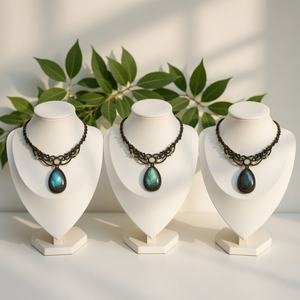 Collier en macramé avec perles d'imitation naturelles, pendentif goutte en pierre précieuse fait main, bijoux minimalistes bouddhistes floraux pour fête HARI OM - Product Image 2