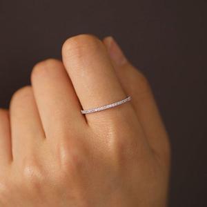 Bague minimaliste en or à trois pierres serties de diamants – Bague élégante pour femme, idéale pour les fiançailles et le quotidien, bijoux en diamant - Product Image 1