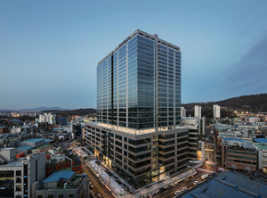 แผ่นมาส์กหน้าวีแกน 4 แผ่น Radiant Vita Niacinamide ผลิตจากวัตถุดิบออร์แกนิก ช่วยให้ผิวขาวกระจ่างใสและกระชับรูขุมขน รับผลิตแบบ OEM/ODM - Product Image 6