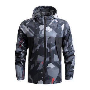Veste coupe-vent à capuche pour homme, imprimé géométrique, fermeture éclair, polyester léger, vêtements d'extérieur pour le printemps - Product Image 1
