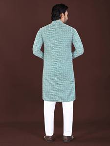 Kurta vert Lucknavi Chikankari pour homme avec pyjama en coton blanc, coupe régulière, longueur cheville, tenue traditionnelle pour toutes les saisons - Product Image 5