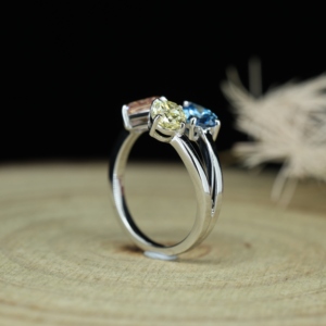 Anillo de Plata de Ley 925 con Diseño Único Romántico de Moissanita con Engaste de Garras en Forma de Corazones - Product Image 6