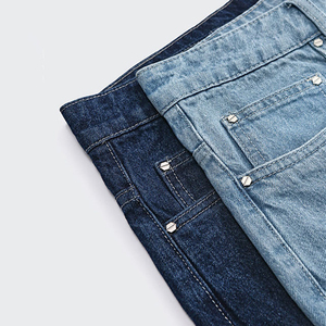 Shorts en jean décontractés et tendance avec design classique à cinq poches, en denim délavé pour l'été, le streetwear et les voyages - Product Image 3