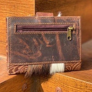 Nouveau design de pochette en cuir de fourrure de vachette véritable sculpture élégant multi-usages Offre Spéciale occidentale véritable peau de vache petits portefeuilles pour les femmes - Product Image 5
