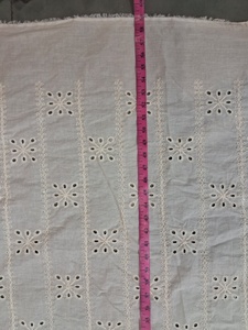 Tissu en coton blanc en gros avec sequins, broderie cordonnée et ajouré, motif rayé vertical pour vêtements de créateurs - Product Image 4