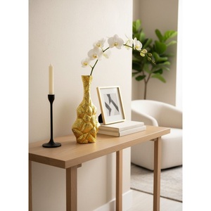 Arrangement de roses blanches en soie de style minimaliste nordique avec feuille de Monstera, vase à fleurs moderne en céramique mate pour maison et hôtel haut de gamme - Product Image 6
