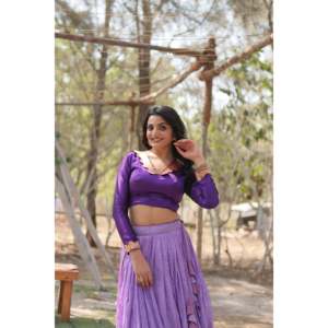 Conjunto de Mujer LIVEWEAR en Viscosa Lavanda con Bordado Kalamkari Jari, Lehenga Choli - Product Image 2