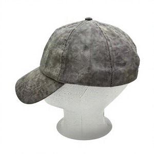 Casquette unisexe décontractée VYRRA INTERNATIONAL, réglable, avec logo brodé, couleurs beige et bordeaux, 100% coton, tissu respirant, quatre tailles - Product Image 4