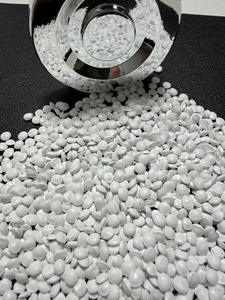 Masterbatch Blanc PE PP PS pour Non-tissés – Haute Opacité et Luminosité pour le Moulage par Injection et le Soufflage de Produits Plastiques - Product Image 4