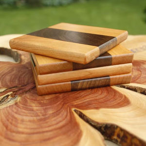 Juego de Posavasos de Madera Natural Gruesa con Diseño Resistente al Calor para Proteger Tazas de Café y Copas de Vino - Product Image 1