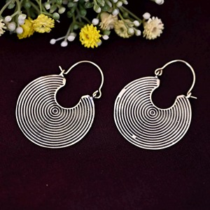 Boucles d'oreilles en laiton de la série Luxe Metal Craft, qualité supérieure, finition brillante, article de gros personnalisé en usine - Product Image 6
