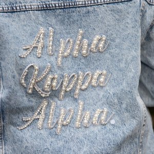 Chaqueta vaquera AKA Girlfriend para mujer, diseño de diamantes de imitación en la parte trasera, lavado claro, estilo casual urbano, corte holgado, prenda exterior premium - Product Image 6