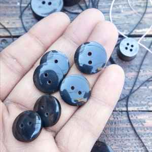 Botones de cuerno de búfalo premium, botones de cuerno natural acabados para prendas a precio económico. - Product Image 1