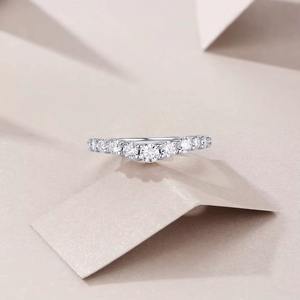 Bague d'éternité en argent de qualité supérieure avec diamants Moissanite, idéale pour un mariage ou un cadeau d'anniversaire, disponible à prix d'exportation - Product Image 2