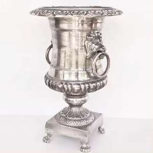 Florero de Metal Estilo Americano para Arreglos Florales, Centros de Mesa para Bodas, Floreros con Acabado Plateado Brillante - Product Image 1