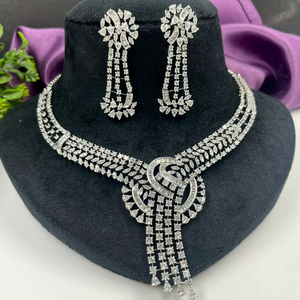 Conjunto de Joyería de Collar y Aretes de Circonia Cúbica para Mujer |   Juego de Regalo de Aniversario de Moda India Hecho a Mano con Aleación de Rodio - Product Image 1