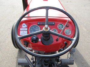 Tractor Agrícola Usado Massey Ferguson 2x4 MF 240 de 50 HP con Motor - Product Image 2