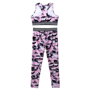 Ensemble de yoga pour femmes Your Body & Mind pour la relaxation et la force, jupe-short rouge imprimée, ensemble de yoga au design tendance, soutien-gorge de sport - Product Image 6