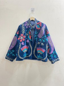 Chaqueta Azul de Terciopelo para Mujer, Bordada a Mano con Diseño Floral Paisley Suzani, Estilo Boho Chic Vintage, Chaqueta Abierta - Product Image 3