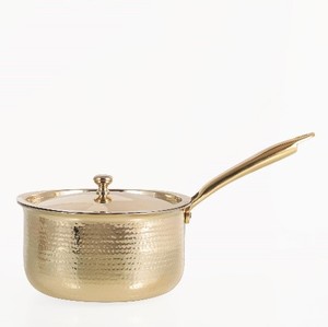 Casserole en laiton martelé artisanal avec couvercle, poignée longue, pot à sauce, ustensile de cuisine traditionnel indien - Product Image 1
