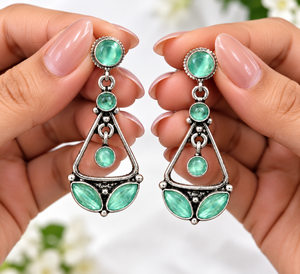 Pendientes Colgantes de Plata Oxidada Hechos a Mano con Piedra Ojo de Gato Verde para Mujer, Joyería Étnica Boho al por Mayor - Product Image 3