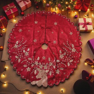 Falda para árbol de Navidad de terciopelo rojo de 48 pulgadas con copos de nieve bordados en plateado, ribete festoneado y diseño floral, de lujo para árbol de fiesta navideña - Product Image 4