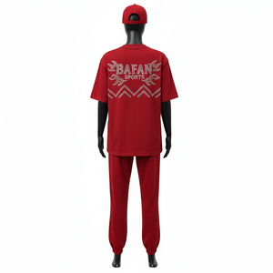 Ensemble jogging femme en coton surdimensionné, 2 pièces, t-shirt 180 GSM, pantalon de jogging 240 GSM, strass thermocollés rouges, logo personnalisé. - Product Image 2