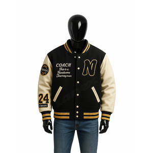 Blouson universitaire tendance noir et crème avec lettres personnalisées et écussons brodés - Unisexe, style Letterman pour la mode - Product Image 3
