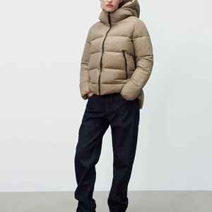 Veste matelassée à capuche, hiver, décontractée, coupe-vent, rembourrage en polyester épais, fermeture éclair, couleur unie, coupe classique, unisexe - Product Image 3