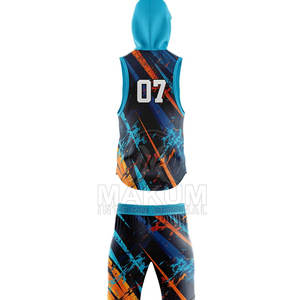 Uniforme 7 V 7 de diseño personalizado con material suave al tacto de ajuste regular y un estilo moderno y elegante para equipos. - Product Image 2