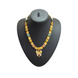 Collar de Mariposa de Oro Sólido de 22k para Mujer, Diseño Floral Colorido con Esmalte Meenakari, Joyería Auténtica de Oro Amarillo - Product Image 1