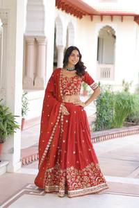 Lehenga choli de tela de seda Vichitra premium con lentejuelas y bordados con hilo a precio de mayorista - Product Image 4