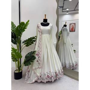 Robe de soirée de créateur avec broderie et sequins, taille XL - Product Image 5
