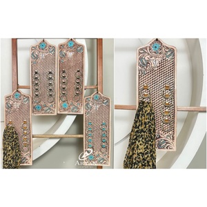 Expositor de Bufandas de Cuero Genuino de Vaca Grabado a Mano de Primera Calidad para la Expo de Marzo con Anillos Metálicos y Organizador Floral Tallado Estilo Western - Product Image 1