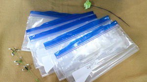 Sac alimentaire à double fermeture éclair recyclé pour un emballage alimentaire écologique offrant une fermeture fiable et une utilisation réutilisable - Product Image 2