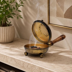 Brûleur d'encens en laiton avec poignée en bois, diffuseur aromatique, utilisation toute saison - Product Image 1