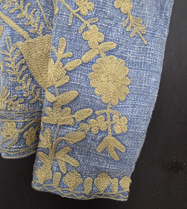 เสื้อแจ็คเก็ตผ้าฝ้ายปักลายดอกไม้สีทองแบบดั้งเดิม งานฝีมือประณีต ตกแต่งด้วยลายดอกไม้สีน้ำเงิน  สำหรับฤดูหนาว - Product Image 3