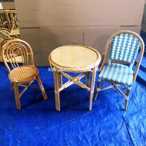 Chaises d'enfants en rotin faites à la main pour la location d'événements, la décoration de mariages, vente en gros, usine de meubles en osier naturel - Product Image 1