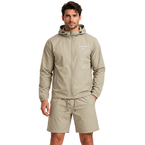 Conjunto corto de chaqueta y pantalones cortos de poliéster ligero para hombre, diseño de bloques de color, logotipo personalizado y estampado. - Product Image 4