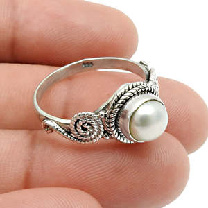 Anillo de boda con perla de agua dulce hecho a mano con plata de ley 925, engaste en bisel, joyería bohemia perfecta para ella. - Product Image 2