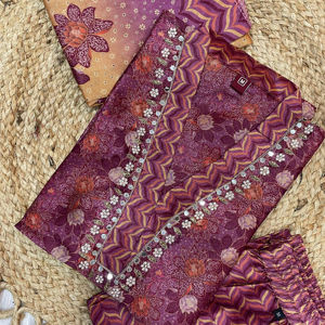 Conjunto de Kurti Floral Color Vino con Pantalón Interior Ligero para Mayor Comodidad - Product Image 1