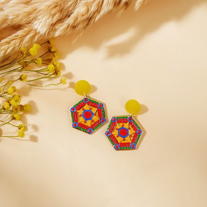 Orecchini geometrici colorati dipinti a mano con borchie gialle per donna, set di gioielli alla moda da 12 pezzi - Product Image 2