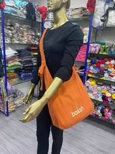 Bolso de Hombro de PU con Remaches de Moda para Mujer, con Cierre de Broches, Portátil para Uso Diario - Product Image 5