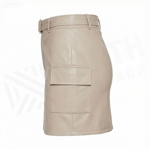 Jupe courte en similicuir taille haute pour femme avec ceinture, poches cargo, couleur unie, coupe ajustée, style toutes saisons - Product Image 3