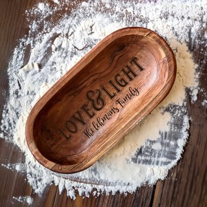 Tazón de Servir Personalizado de Madera de Acacia Premium, con Diseño de Amor y Luz, Hecho a Mano, Ovalado, para Frutas, Pan o Bocadillos, Regalo Rústico para el Hogar - Product Image 6