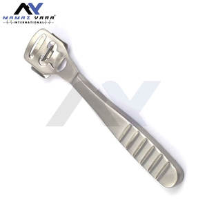 Râpe à pieds de haute qualité pour éliminer les callosités, avec manche en acier inoxydable, pour des pieds lisses et doux - Product Image 3