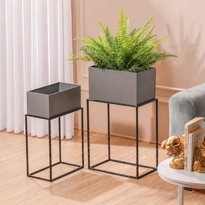 Juego Decorativo de 2 Macetas Rectangulares de Metal Gris Mate con Soportes Cuadrados de Metal Negro para Plantas, Helechos y Oficina - Product Image 1