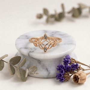 Anillo de Compromiso Contemporáneo con Diseño de Viña, con Detalles de Diamantes IGI, Gema de Musgo Premium, Joyería Nupcial de Moda 2026 - Product Image 2