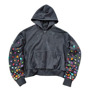 Sudadera con capucha para hombre con parche desgastado y pedrería, mezcla de algodón y poliéster, detalle bordado y bajo sin rematar - Product Image 5