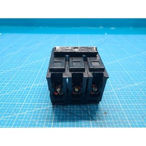 Disjoncteur Eaton BAB3010HT à fixation par boulons, utilisé comme pièce détachée d'équipement semi-conducteur d'occasion - Product Image 2